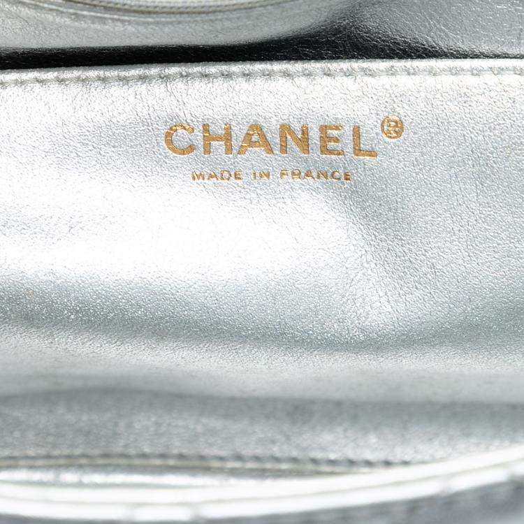 مملوكة مسبقًا Chanel Silver Jumbo Classic Metallic Lambskin Single Flap