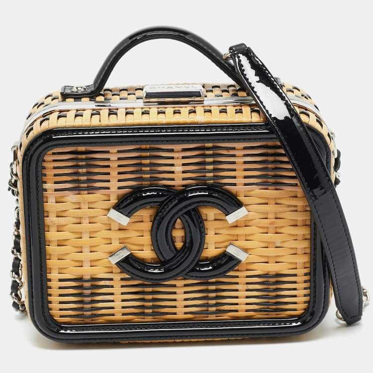 Pre Owned Chanel CC Filigree Vanity Case Small Beige/Black Rattan and Patent Leather Shoulder Bag