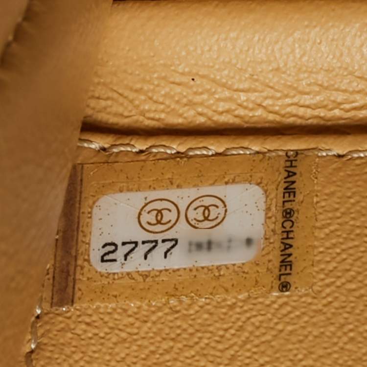 Pre Owned Chanel CC Filigree Vanity Case Small Beige/Black Rattan and Patent Leather Shoulder Bag