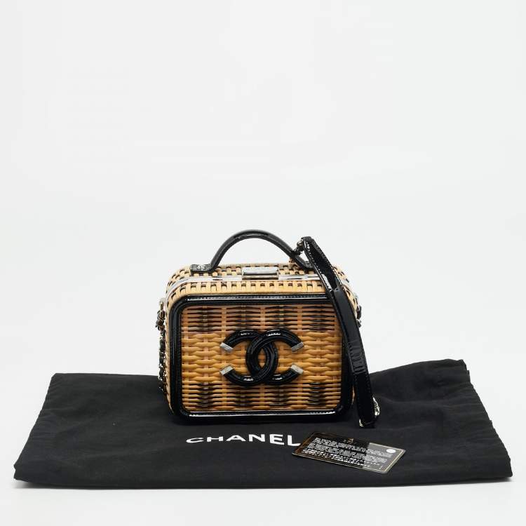 Pre Owned Chanel CC Filigree Vanity Case Small Beige/Black Rattan and Patent Leather Shoulder Bag