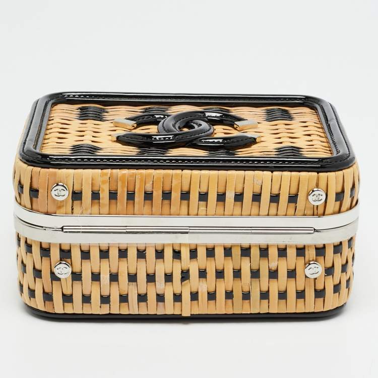 Pre Owned Chanel CC Filigree Vanity Case Small Beige/Black Rattan and Patent Leather Shoulder Bag