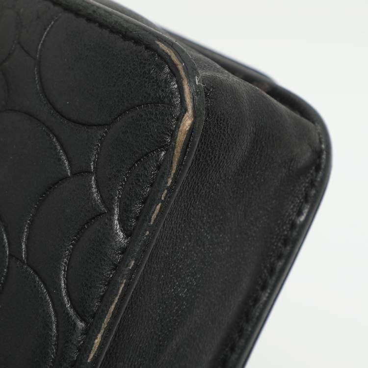 Pre Owned حقيبة كلتش شانيل WOC جلد نقش كاميليا سوداء