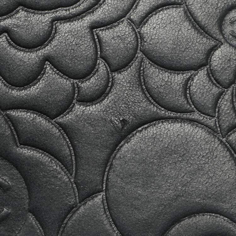 Pre Owned حقيبة كلتش شانيل WOC جلد نقش كاميليا سوداء