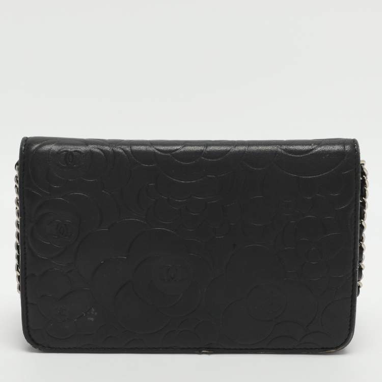 Pre Owned حقيبة كلتش شانيل WOC جلد نقش كاميليا سوداء