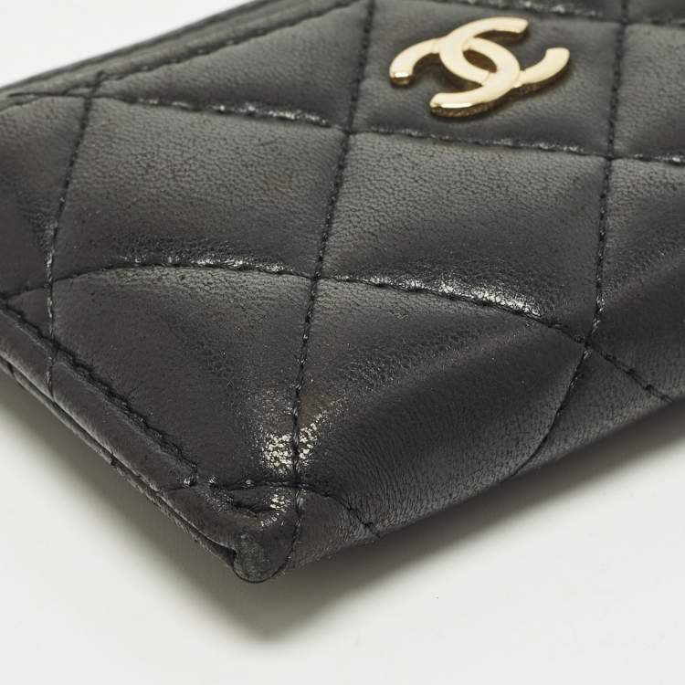 مملوكة مسبقًا Chanel CC Black Quilted Leather Card Holder