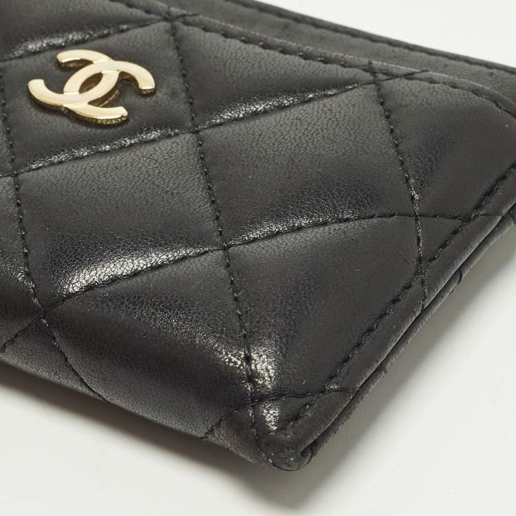 مملوكة مسبقًا Chanel CC Black Quilted Leather Card Holder