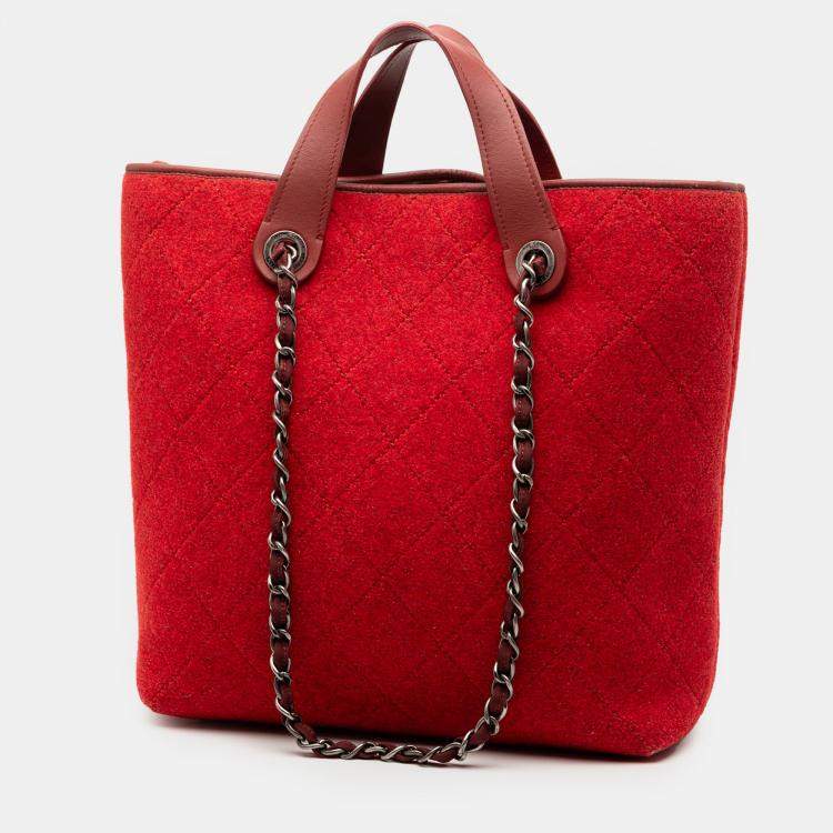 Pre Owned Chanel Red Medium CC Quilted Felt Pop Tote