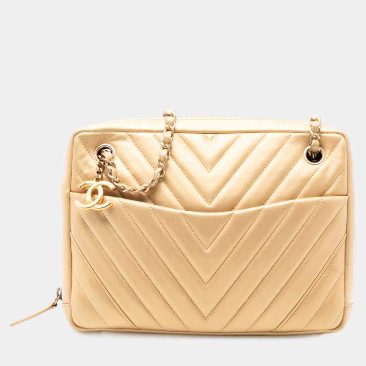 مملوكة مسبقًا Chanel Gold CC Chevron Lambskin Camera Shoulder Bag