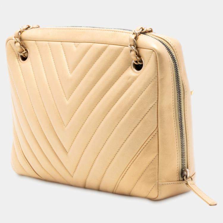 مملوكة مسبقًا Chanel Gold CC Chevron Lambskin Camera Shoulder Bag