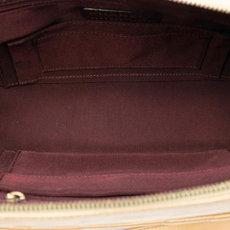 مملوكة مسبقًا Chanel Gold CC Chevron Lambskin Camera Shoulder Bag