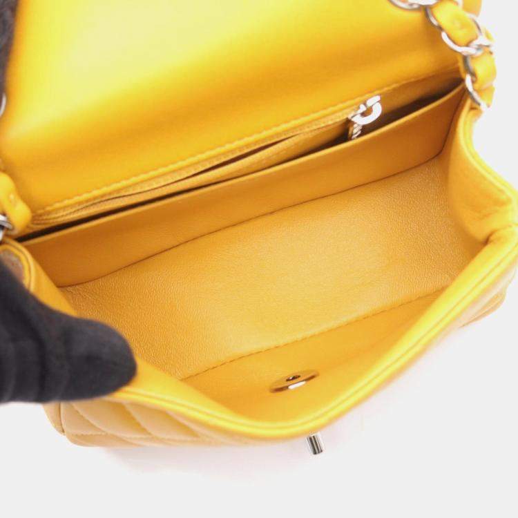 مملوكة مسبقًا Chanel Mini Matelasse Shoulder Bag Lambskin Leather Yellow