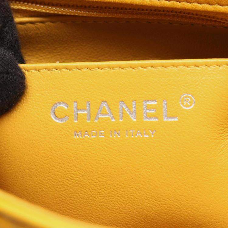 مملوكة مسبقًا Chanel Mini Matelasse Shoulder Bag Lambskin Leather Yellow