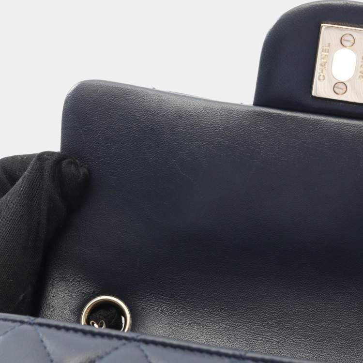 مملوكة مسبقًا Chanel Mini Matelasse 20 Shoulder Bag In Lambskin Navy Blue