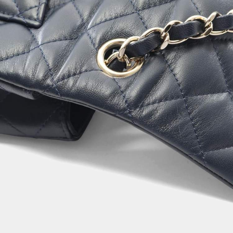 مملوكة مسبقًا Chanel Mini Matelasse 20 Shoulder Bag In Lambskin Navy Blue