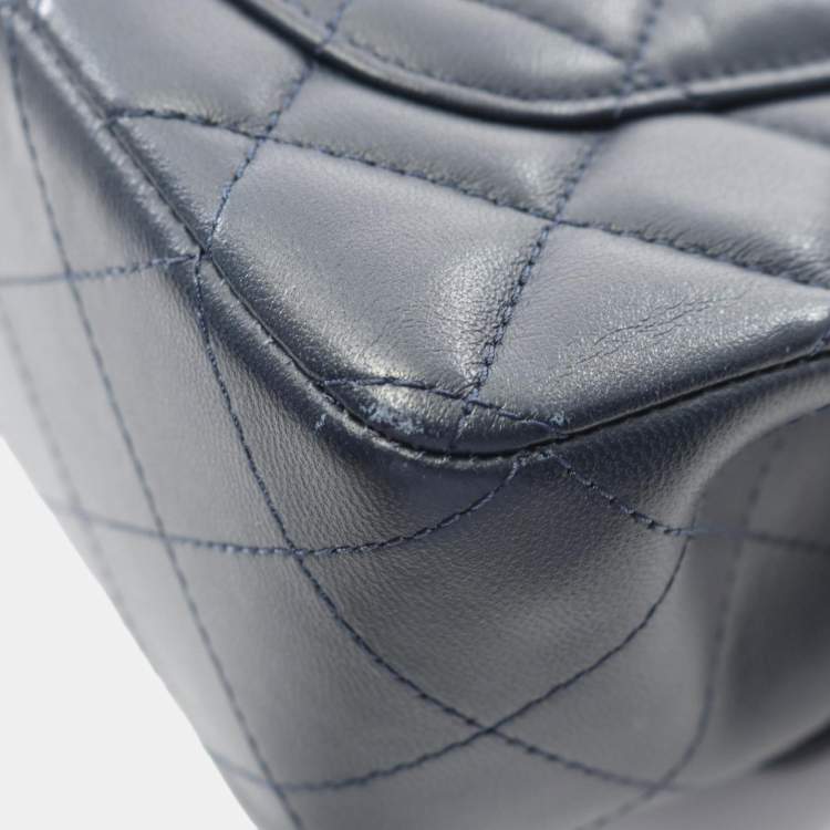 مملوكة مسبقًا Chanel Mini Matelasse 20 Shoulder Bag In Lambskin Navy Blue