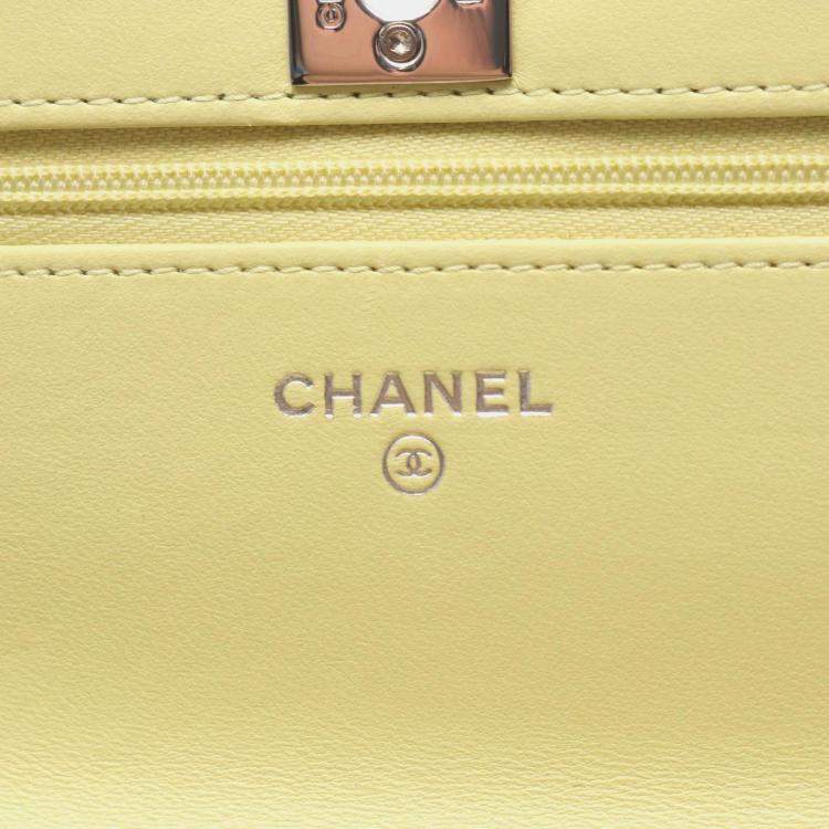 مملوكة مسبقًا Chanel Matelasse Shoulder Bag Lambskin Leather Yellow