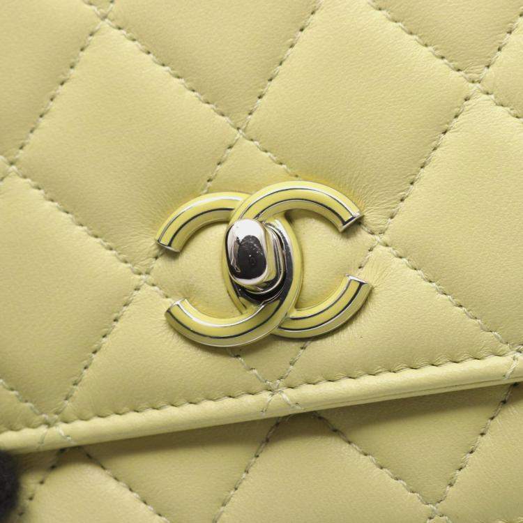 مملوكة مسبقًا Chanel Matelasse Shoulder Bag Lambskin Leather Yellow