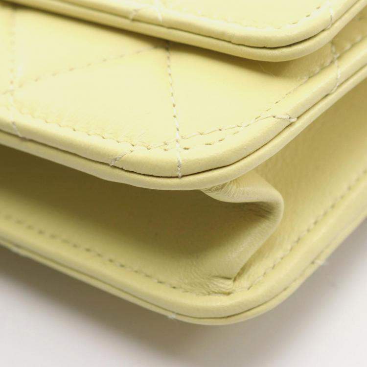 مملوكة مسبقًا Chanel Matelasse Shoulder Bag Lambskin Leather Yellow
