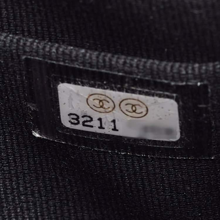 Pre Owned حقيبة يد شانيل بقلاب بمقبض علوي من الجلد المبطن صغيرة جداً سوداء