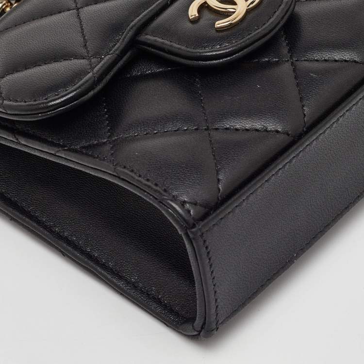 Pre Owned حقيبة يد شانيل بقلاب بمقبض علوي من الجلد المبطن صغيرة جداً سوداء