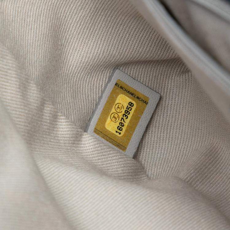 مملوكة مسبقًا Chanel Blue Medium Quilted Tricolor Lambskin Country Chic Flap