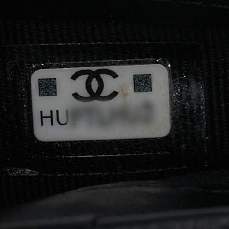 Pre Owned Chanel CC Black Quilted Leather Bifold Card Holder