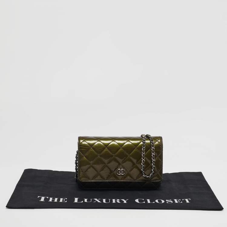 مملوكة مسبقًا Chanel Classic WOC Olive Green Quilted Patent Leather Bag