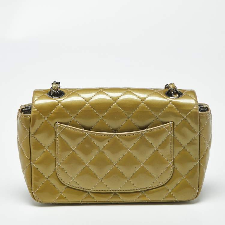 مملوكة مسبقًا Chanel Classic Rectangular Flap Mini Green Quilted Patent Leather Shoulder Bag