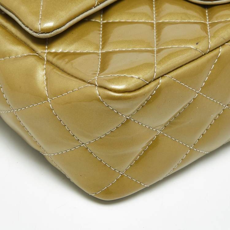 مملوكة مسبقًا Chanel Classic Rectangular Flap Mini Green Quilted Patent Leather Shoulder Bag