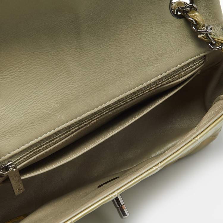 مملوكة مسبقًا Chanel Classic Rectangular Flap Mini Green Quilted Patent Leather Shoulder Bag