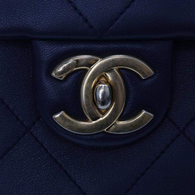 Pre Owned Chanel Blue Quilted Lambskin A Real Catch Flap