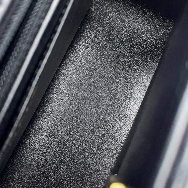 مملوكة مسبقًا Chanel Matelasse Top Handle Mini Flap Bag Black Lambskin Size 20