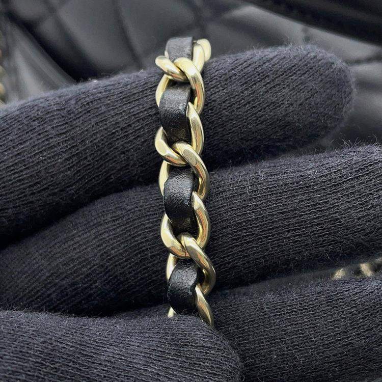 مملوكة مسبقًا Chanel Matelasse Top Handle Mini Flap Bag Black Lambskin Size 20