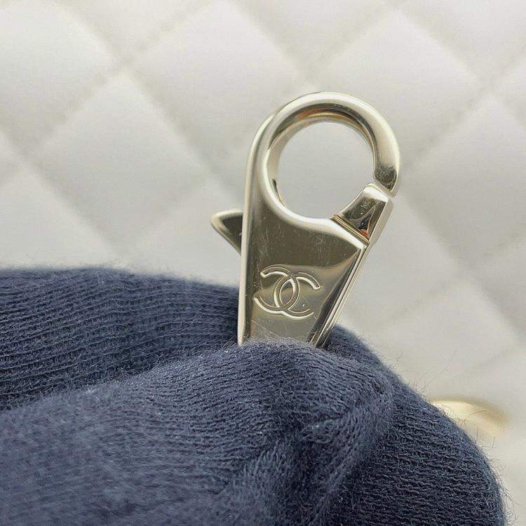 Pre Owned Chanel Coco Handle White Caviar Leather Size 29