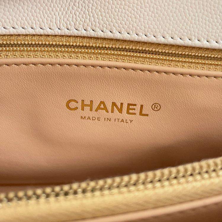 Pre Owned Chanel Coco Handle White Caviar Leather Size 29