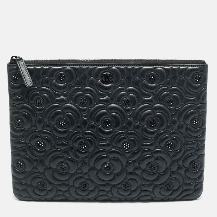 مملوكة مسبقًا Chanel Camelia Crystals Black Embossed Leather Zip Clutch