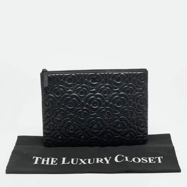 مملوكة مسبقًا Chanel Camelia Crystals Black Embossed Leather Zip Clutch