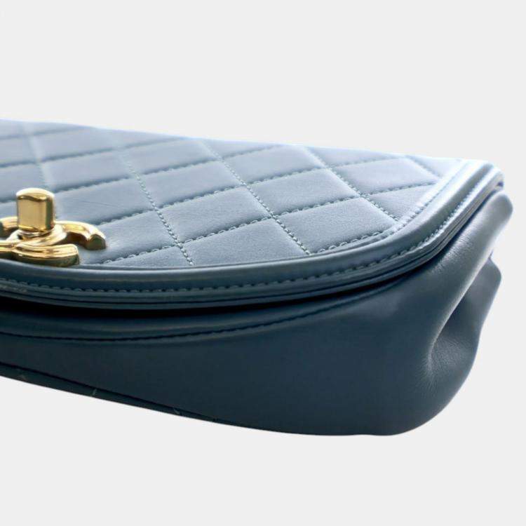 مملوكة مسبقًا Chanel Blue Mini Quilted Calfskin Underline Flap
