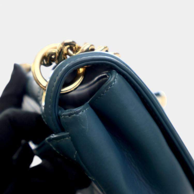 مملوكة مسبقًا Chanel Blue Mini Quilted Calfskin Underline Flap