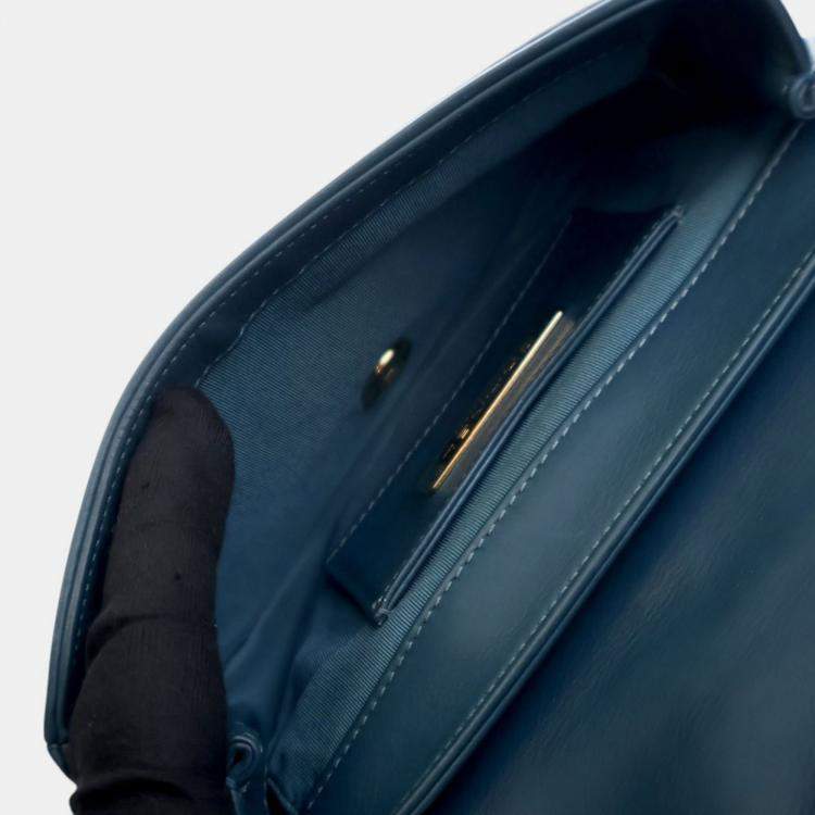 مملوكة مسبقًا Chanel Blue Mini Quilted Calfskin Underline Flap