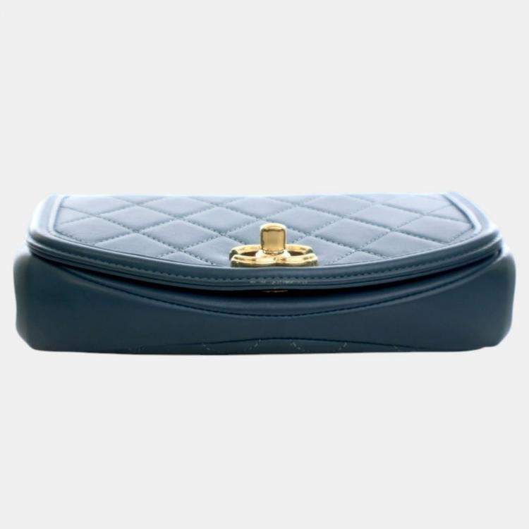 مملوكة مسبقًا Chanel Blue Mini Quilted Calfskin Underline Flap