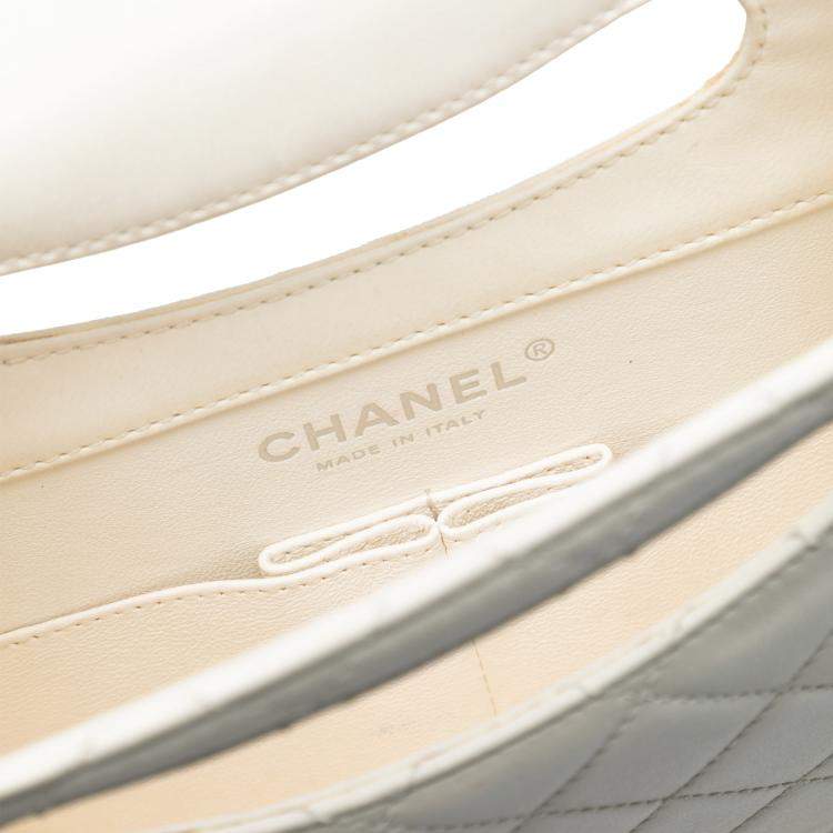 Pre Owned Chanel White Quilted Lambskin Delivery Cutout Handle Bag