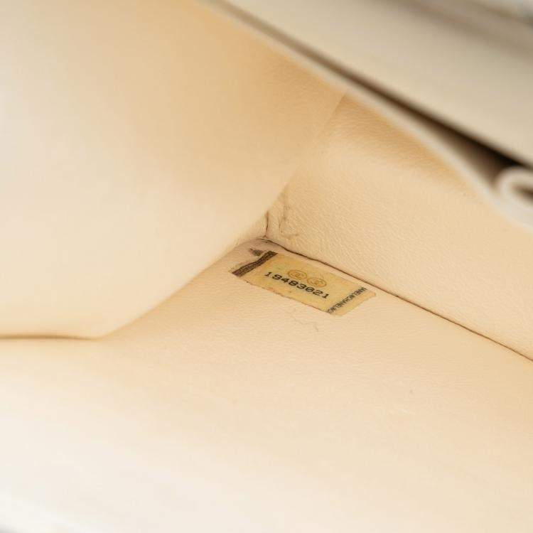 Pre Owned Chanel White Quilted Lambskin Delivery Cutout Handle Bag