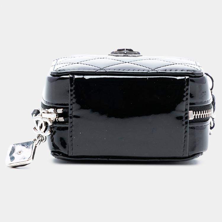 Pre Owned Chanel Black CC Quilted Patent Diamond Resin Clutch With Chain