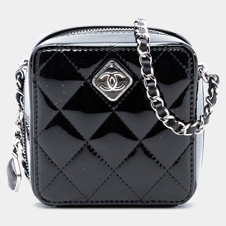 Pre Owned Chanel Black CC Quilted Patent Diamond Resin Clutch With Chain