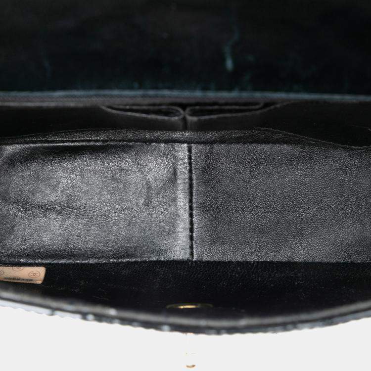 مملوكة مسبقًا Chanel Black CC Quilted Patent Straight Single Flap