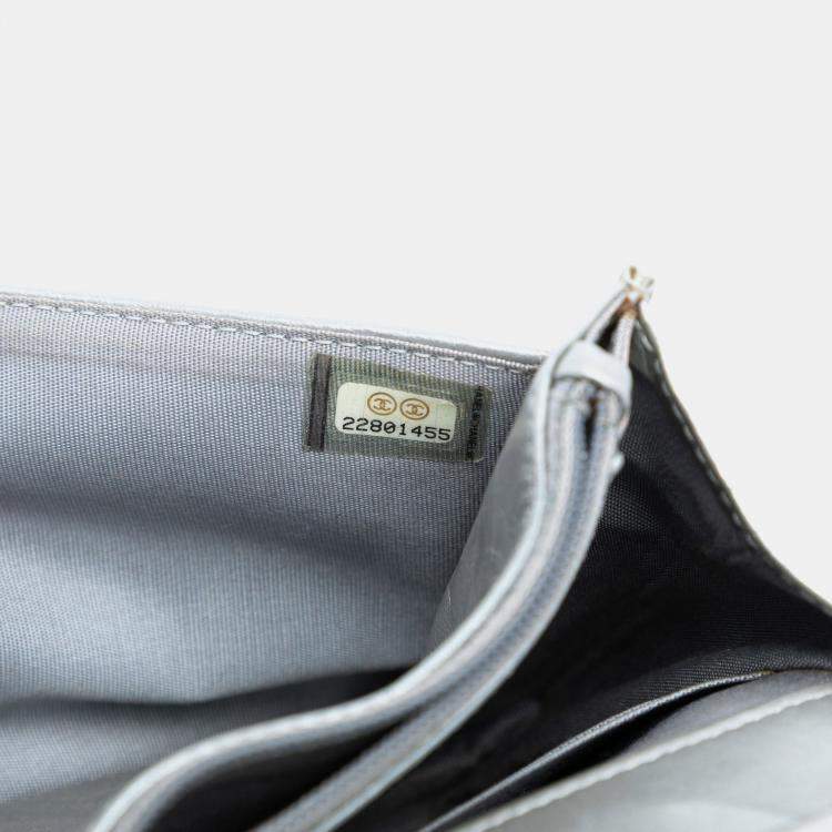 Pre Owned Chanel Silver Quilted Crinkled Metallic Calfskin Boy Piped Wallet On Chain