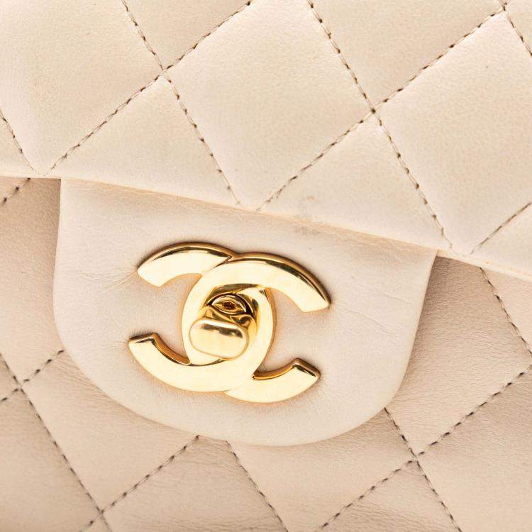 مملوكة مسبقًا Chanel Brown Medium Classic Lambskin Double Flap