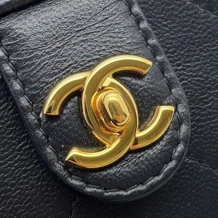 Pre Owned Chanel Black Mini CC Quilted Lambskin Vanity Case with Chain
