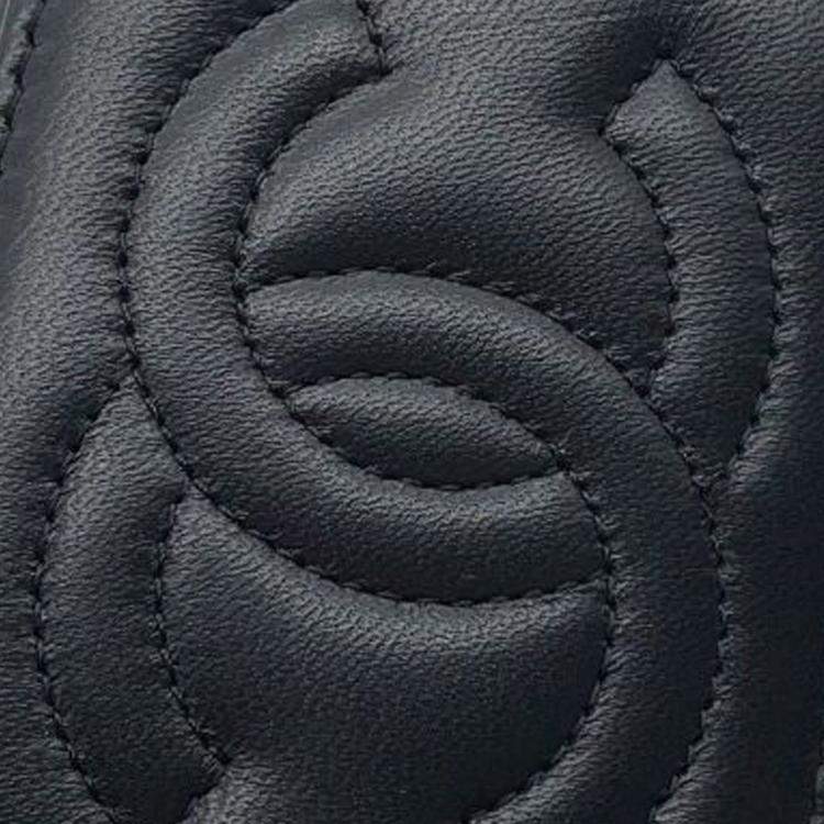 Pre Owned Chanel Black Mini CC Quilted Lambskin Vanity Case with Chain